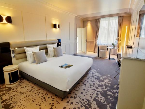La Licorne Hotel & Spa Troyes MGallery : photo 1 de la chambre chambre de luxe avec grand lit