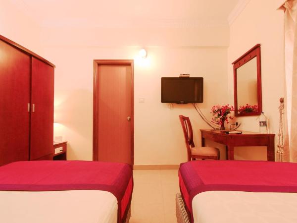 OYO Chevron Orchards Near Snow City : photo 2 de la chambre chambre triple deluxe