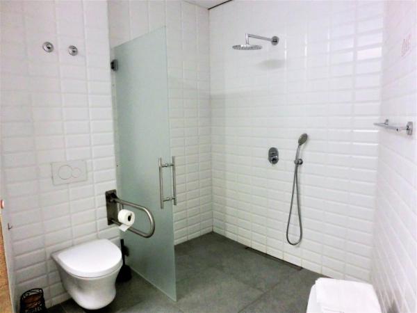 Les Monges Palace Boutique : photo 7 de la chambre chambre triple - accessible aux personnes à mobilité réduite