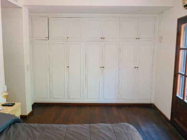 Hostel Posada Juan Ignacio : photo 2 de la chambre suite lit queen-size avec salle de bains privative