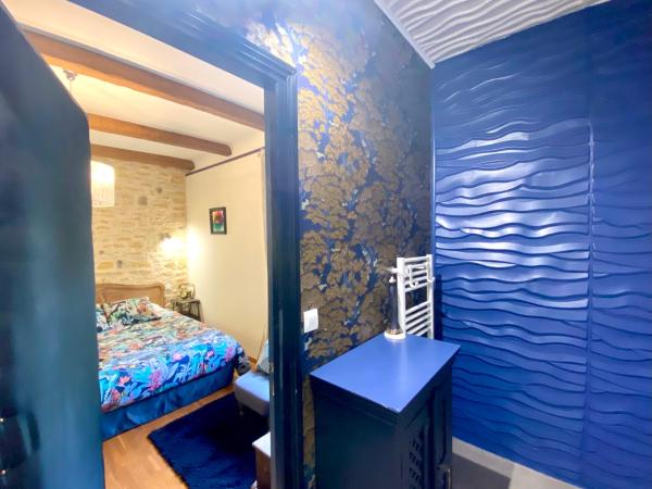 Ô Clair de Lune Chambres d'hôtes climatisées à Sarlat - parking privé - piscine chauffée - espace bien-être Jacuzzi et massages : photo 4 de la chambre chambre double confort avec salle de bains privative