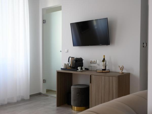 AMALPHI Corfu City Living : photo 10 de la chambre chambre familiale deluxe