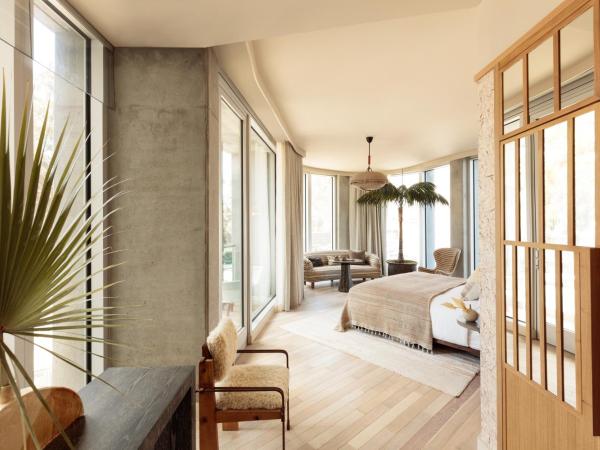 Santa Monica Proper Hotel, a Member of Design Hotels : photo 1 de la chambre suite lit king-size premier