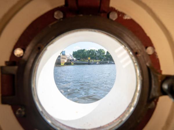 Küstenmotorschiff Aventura : photo 1 de la chambre chambre double avec salle de bains privative