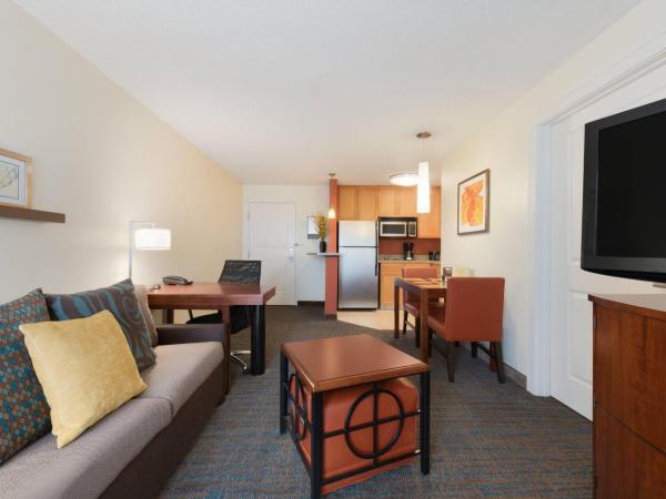 Residence Inn by Marriott Oklahoma City Downtown/Bricktown : photo 2 de la chambre suite 1 chambre lit king-size