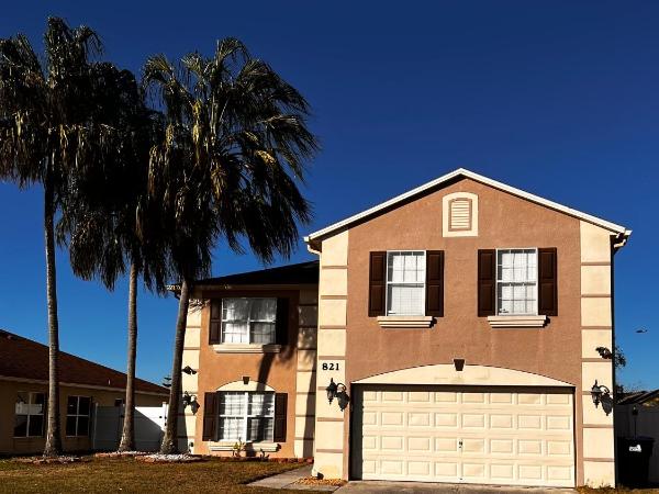 Modern Room With Shared Bathroom : photo 1 de la chambre chambre double avec salle de bains commune