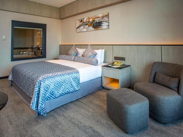The Pacific Sutera : photo 6 de la chambre hébergement lit king-size de luxe - vue sur mer