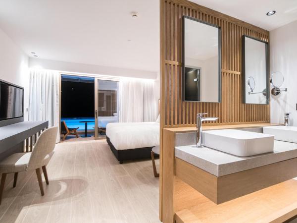 AKASHA Beach Hotel & Spa : photo 7 de la chambre hébergement dazzling blue avec petite piscine