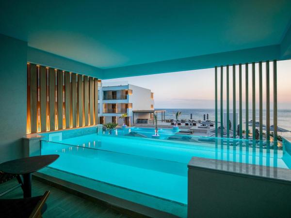 AKASHA Beach Hotel & Spa : photo 9 de la chambre hébergement dazzling blue avec petite piscine