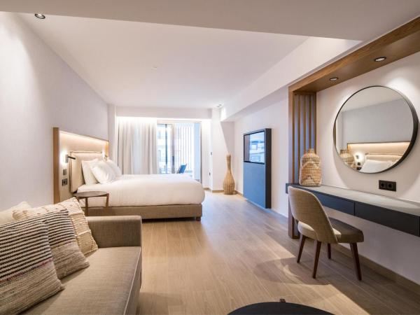 AKASHA Beach Hotel & Spa : photo 2 de la chambre hébergement chic urbain avec bain à remous extérieur - vue sur ville