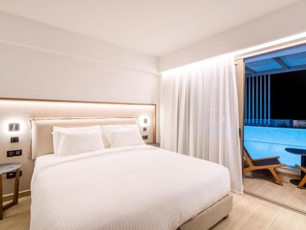 AKASHA Beach Hotel & Spa : photo 2 de la chambre hébergement urbain chic avec petite piscine