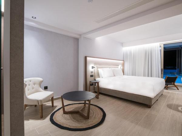 AKASHA Beach Hotel & Spa : photo 6 de la chambre hébergement urbain chic avec petite piscine