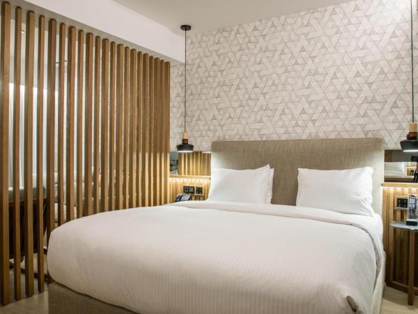 AKASHA Beach Hotel & Spa : photo 2 de la chambre suite junior azure