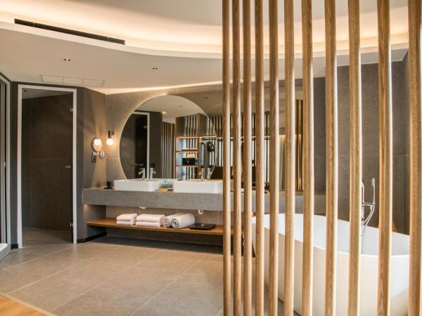 AKASHA Beach Hotel & Spa : photo 7 de la chambre suite somptueuse avec bain à remous extérieur