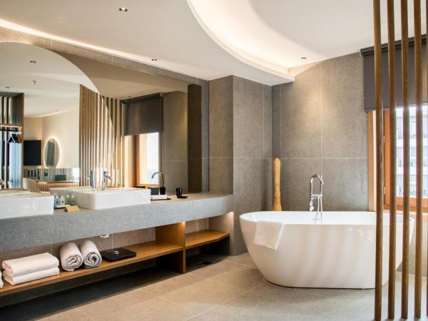 AKASHA Beach Hotel & Spa : photo 9 de la chambre suite somptueuse avec bain à remous extérieur