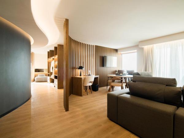 AKASHA Beach Hotel & Spa : photo 1 de la chambre suite somptueuse avec bain à remous extérieur