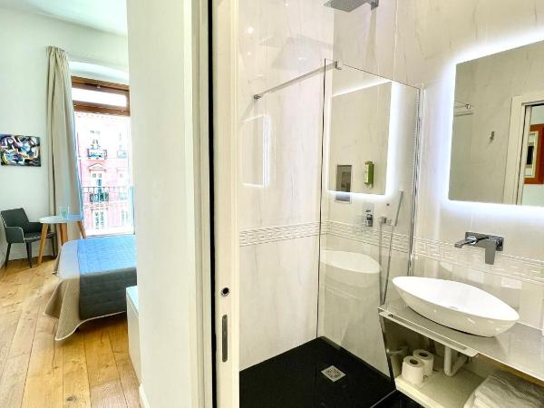 Antico Corso Charme : photo 3 de la chambre chambre double ou lits jumeaux deluxe - vue sur ville