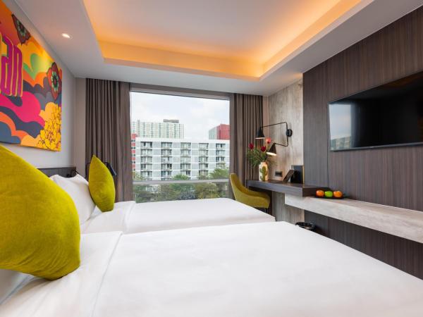 Maitria Hotel Rama 9 Bangkok - A Chatrium Collection : photo 8 de la chambre chambre lits jumeaux premier - vue sur ville