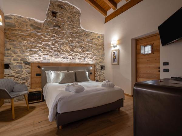 Les Plaisirs d'Antan : photo 7 de la chambre suite lit queen-size avec baignoire spa