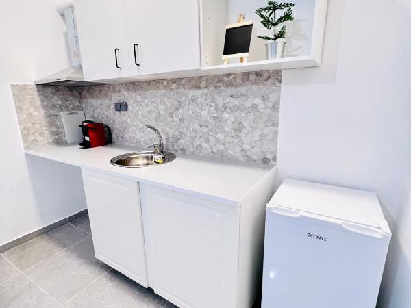 sky inn with great location wonderful Acropolis view in Neos kosmos : photo 4 de la chambre maison de vacances