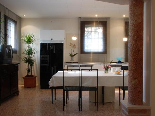 Locazione Turistica Gioia : photo 1 de la chambre chambre double avec baignoire spa