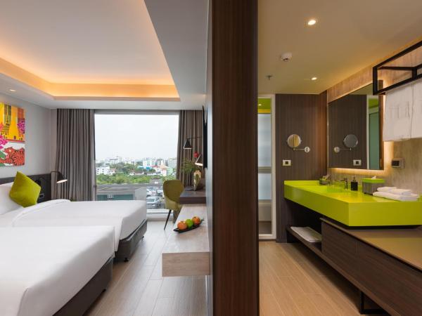Maitria Hotel Rama 9 Bangkok - A Chatrium Collection : photo 8 de la chambre chambre lits jumeaux de luxe avec vue sur la ville