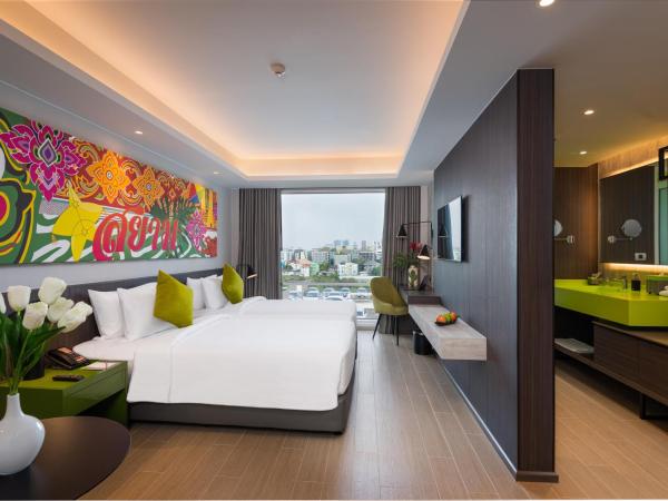 Maitria Hotel Rama 9 Bangkok - A Chatrium Collection : photo 1 de la chambre chambre lits jumeaux de luxe avec vue sur la ville