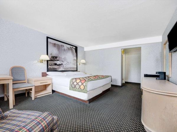 Super 8 by Wyndham Niagara Falls North : photo 1 de la chambre chambre lit king-size - non-fumeurs