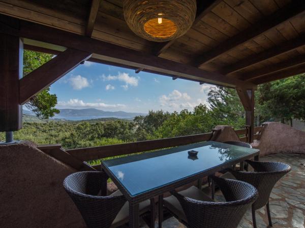 Hotel Les Hauts de Porto-Vecchio : photo 7 de la chambre villa confort avec terrasse - vue sur mer