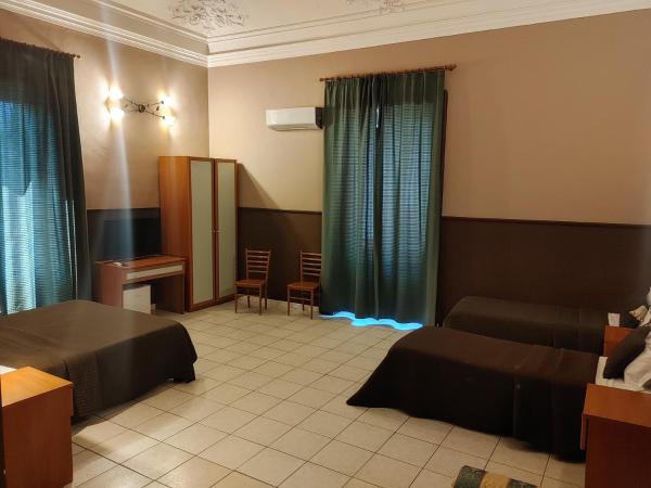 Hotel Biscari : photo 3 de la chambre chambre quadruple avec balcon 