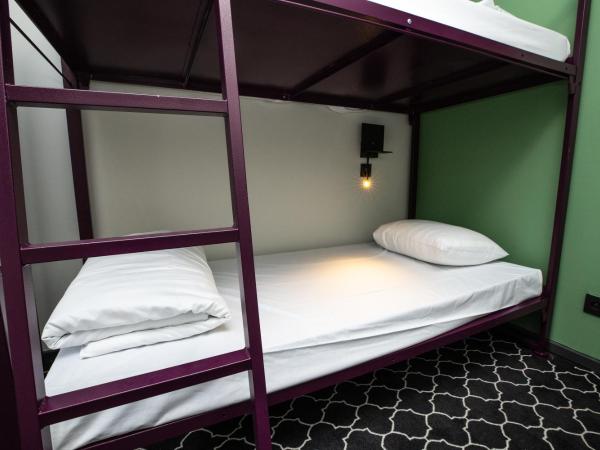 Safestay Brussels Grand Place : photo 2 de la chambre lit dans dortoir pour femmes de 4 lits avec salle de bains privative