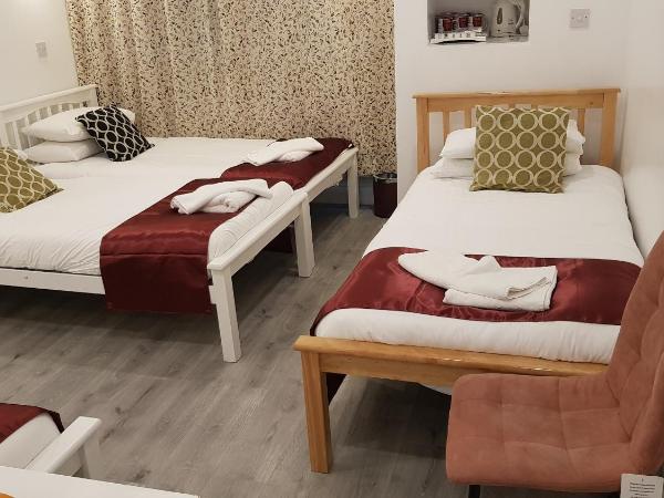 City London Hotel : photo 1 de la chambre chambre quadruple avec salle de bains privative