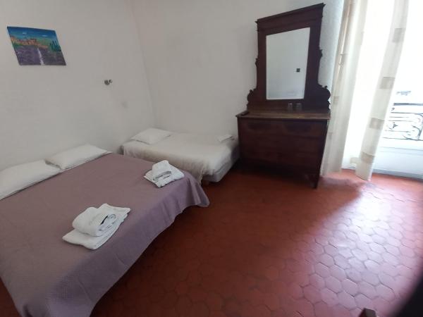 Hôtel Du Cours : photo 4 de la chambre chambre triple Économique