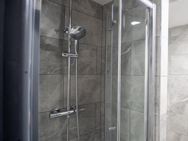 FREE PARKING Cosy Studios close to city and QE and UOB! : photo 9 de la chambre studio