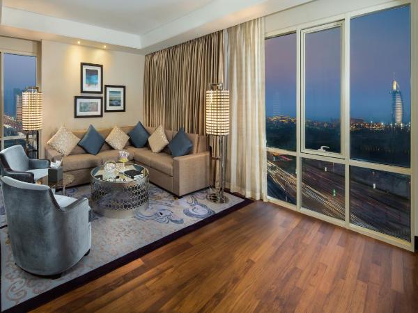 Kempinski Hotel Mall of the Emirates, Dubai : photo 1 de la chambre suite d'angle - accès pour 2 personnes au snow park de ski dubaï - accès au salon avec goûter - cocktails en soirée - rafraîchissements sans alcool et canapés