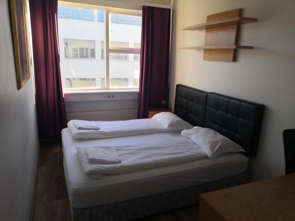 101 Guesthouse Hotel : photo 1 de la chambre chambre double avec salle de bains privative