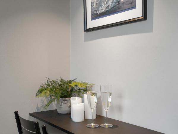 NN Urban Guesthouse : photo 8 de la chambre chambre double avec salle de bains privative