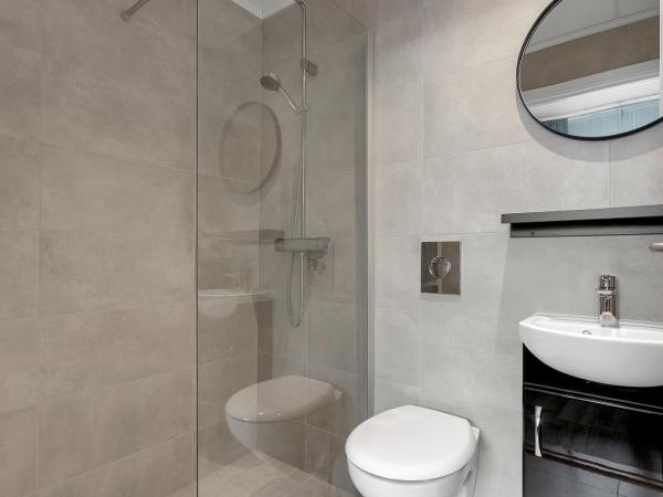 NN Urban Guesthouse : photo 7 de la chambre chambre double avec salle de bains privative