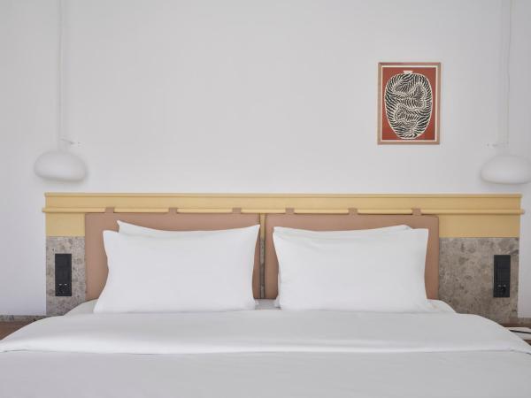 The Social Athens Hotel, a member of Radisson Individuals : photo 2 de la chambre suite avec terrasse - vue sur lycabette