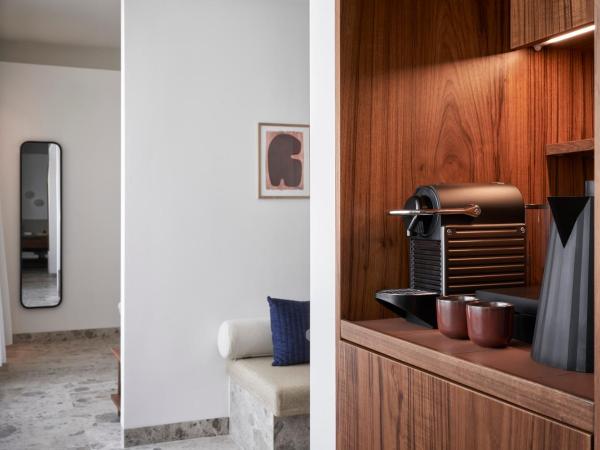 The Social Athens Hotel, a member of Radisson Individuals : photo 8 de la chambre suite avec terrasse - vue sur lycabette