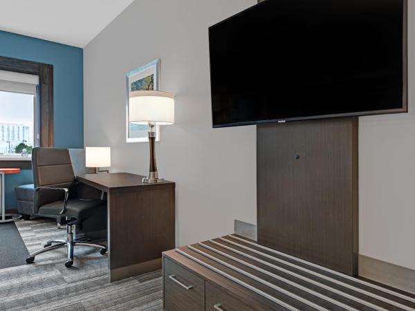 Holiday Inn Express & Suites Memorial - CityCentre, an IHG Hotel : photo 2 de la chambre chambre lit king-size adaptée aux personnes malentendantes - non-fumeurs