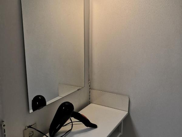 101 Guesthouse Hotel : photo 10 de la chambre chambre familiale avec salle de bains commune