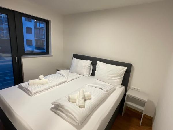 DM & s Apartment : photo 2 de la chambre appartement avec balcon