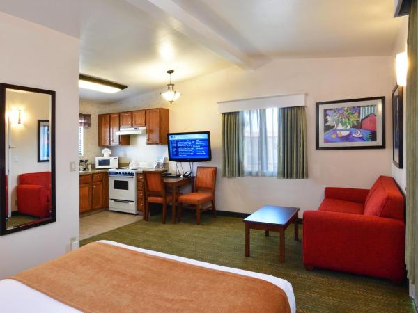 Lamplighter Inn & Suites at SDSU : photo 3 de la chambre chambre lit queen-size avec cuisine - non-fumeurs