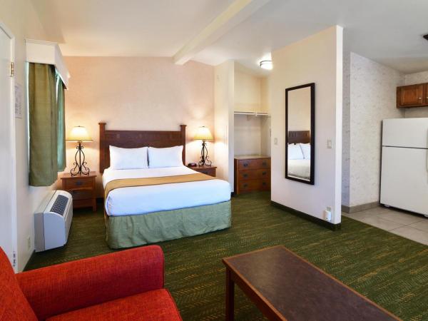 Lamplighter Inn & Suites at SDSU : photo 4 de la chambre chambre lit queen-size avec cuisine - non-fumeurs