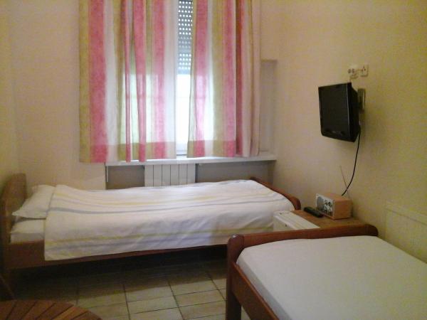 Guesthouse Lessi : photo 6 de la chambre chambre lits jumeaux