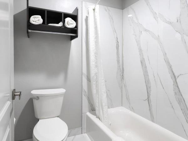 Downtowner Inns - Houston Downtown & Convention Center : photo 10 de la chambre chambre lit queen-size