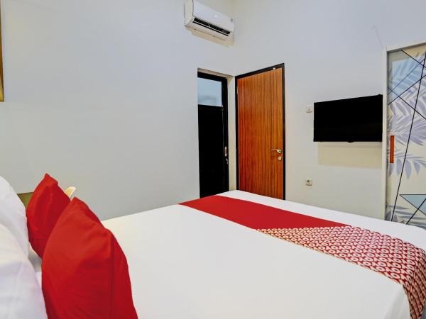 OYO 92435 Sunlo Cozy Home Family Homestay Syariah : photo 3 de la chambre suite supérieure