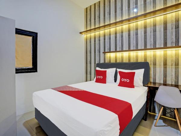 OYO 92435 Sunlo Cozy Home Family Homestay Syariah : photo 1 de la chambre suite supérieure