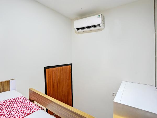 OYO 92435 Sunlo Cozy Home Family Homestay Syariah : photo 3 de la chambre chambre lits jumeaux Économique